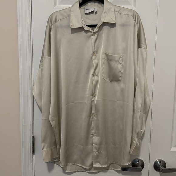 Men’s ASOS Design Oversized Long Sleeve Satin Shirt (S) - Picture 2 of 6